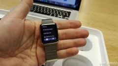 Apple Watch με μεταλλικό μπρασελέ