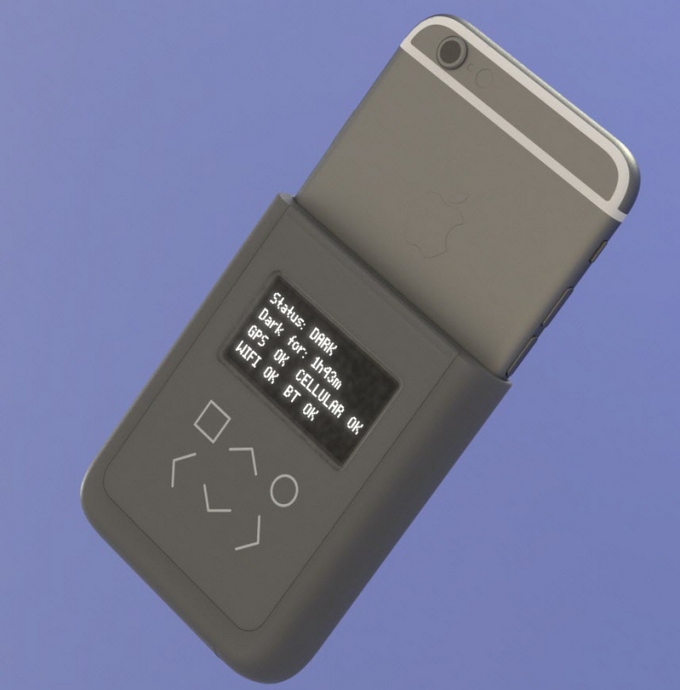 Ο Edward Snowden εργάζεται πάνω σε μία θήκη για το iPhone