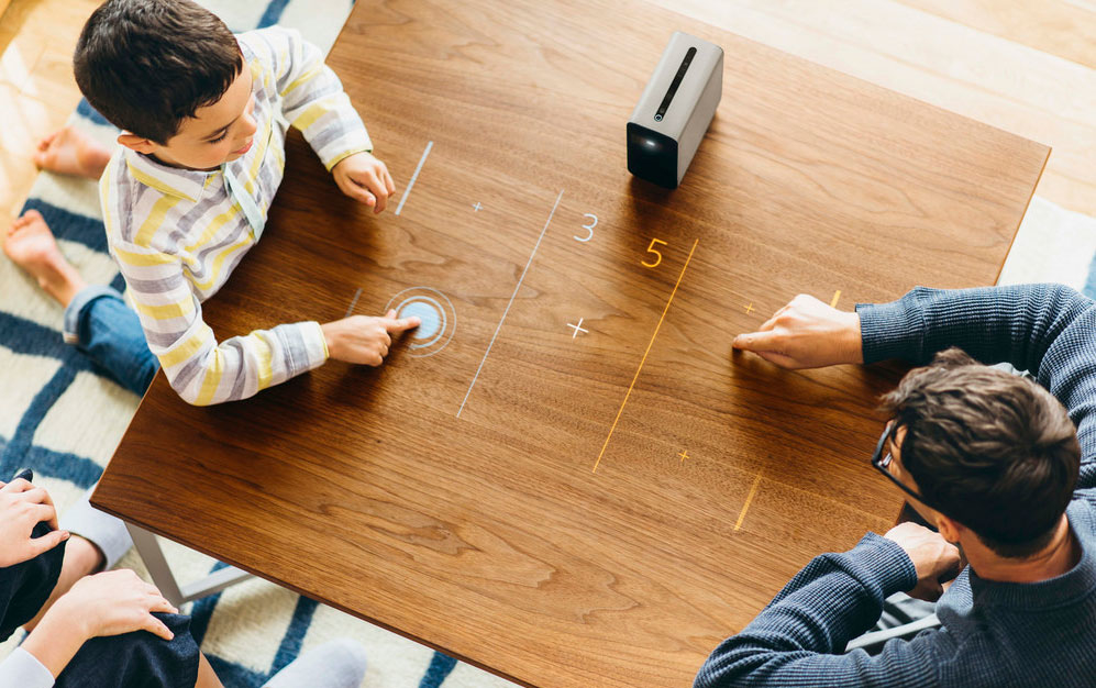Xperia Touch: Ο προβολέας που μετατρέπει μια επιφάνεια σε οθόνη αφής, κυκλοφορεί με τιμή $1700
