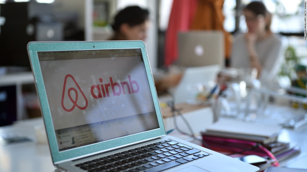 Airbnb: Οι Ελληνες οικοδεσπότες θέλουν να καταβάλουν φόρους, πρέπει όμως να διατηρήσουμε το απόρρητό τους