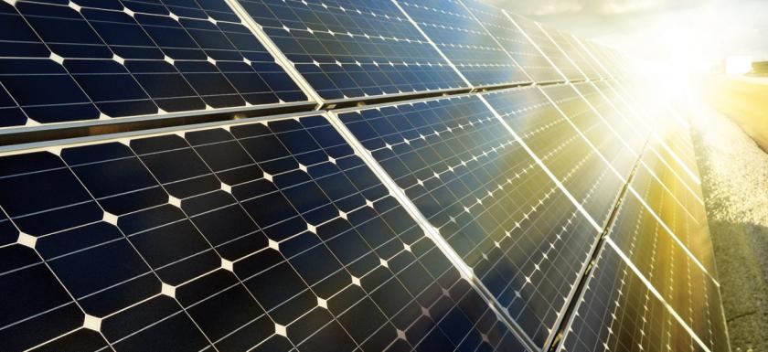 Βρετανία: Δωρεάν φωτοβολταϊκά σε 800.000 φτωχά νοικοκυριά για ετήσια εξοικονόμηση έως €270 από τους λογαριασμούς ρεύματος