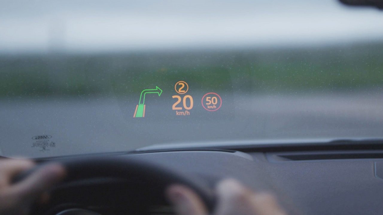 Η Jaguar Land Rover ενσωματώνει οθόνες HUD του Cambridge