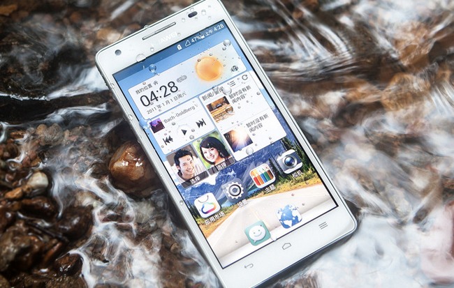 Η Huawei παρουσιάζει το αδιάβροχο Honor 3 με οθόνη 4.7' ιντσών