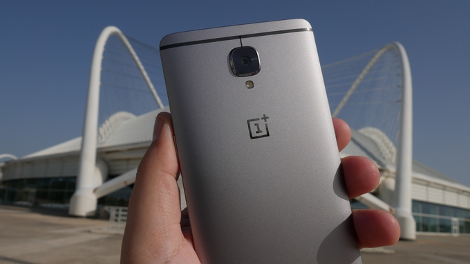 Πρώτη επαφή με το εντυπωσιακό OnePlus 3 [Video]