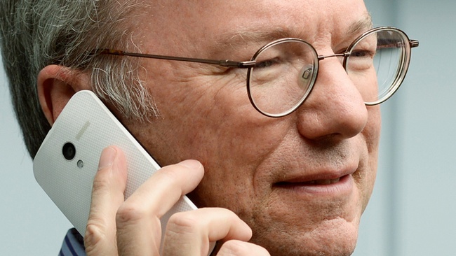 Ο Eric Schmidt με το Moto X σε δημόσια θέα