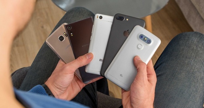 Οι αποστολές smartphones το 2017 θα αυξηθούν κατά 3% σύμφωνα με την IDC