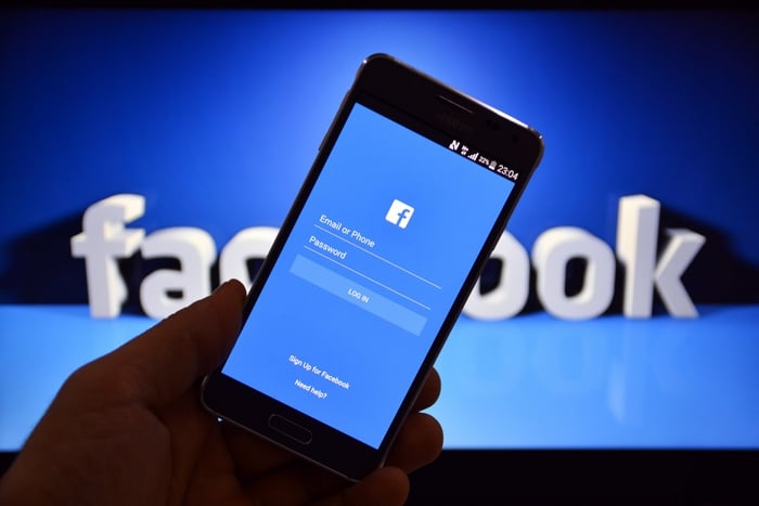 Το Facebook θα προσλάβει 3 χιλιάδες moderators για να αντιμετωπίσει την βία που "μεταδίδεται ζωντανά"
