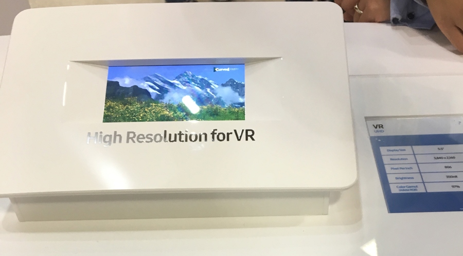 Η Samsung επιδεικνύει οθόνη 4K 5,5 ιντσών ειδικά για VR αλλά και οθόνη Lightfield