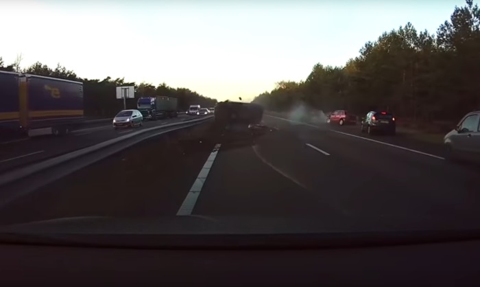 Το αναβαθμισμένο Autopilot της Tesla εντυπωσιάζει προβλέποντας ατύχημα
