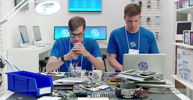 Η Samsung "κοροϊδεύει" την Apple στη νέα διαφημιστική της καμπάνια "It Doesn't Take a Genius"