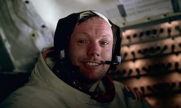 Απεβίωσε ο Neil Armstrong