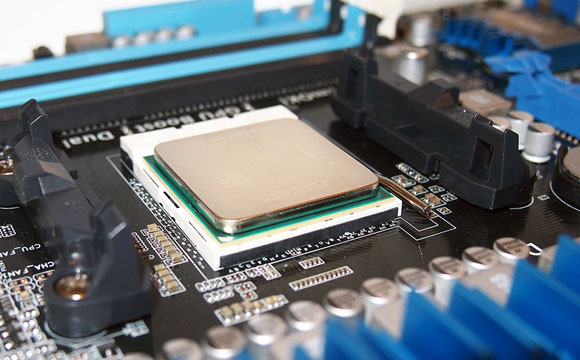 AMD: Προχωρά σε μειώσεις τιμών στα "Trinity" APUs μέσα στον Απρίλιο