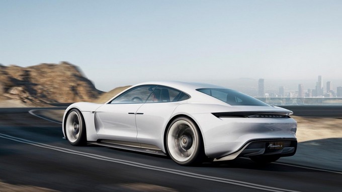 Το Mission E της Porsche αποτελεί την απάντηση στο Model X της Tesla
