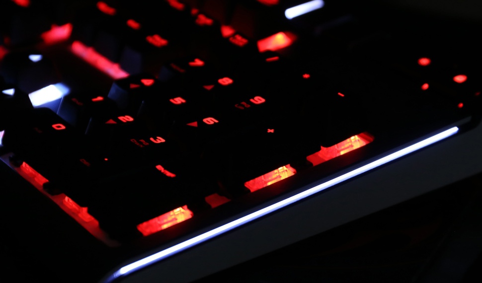 Corsair STRAFE RGB (Cherry MX Silent) Review