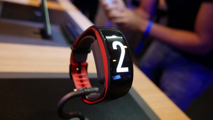 Επίσημο το Samsung Gear Fit2 Pro