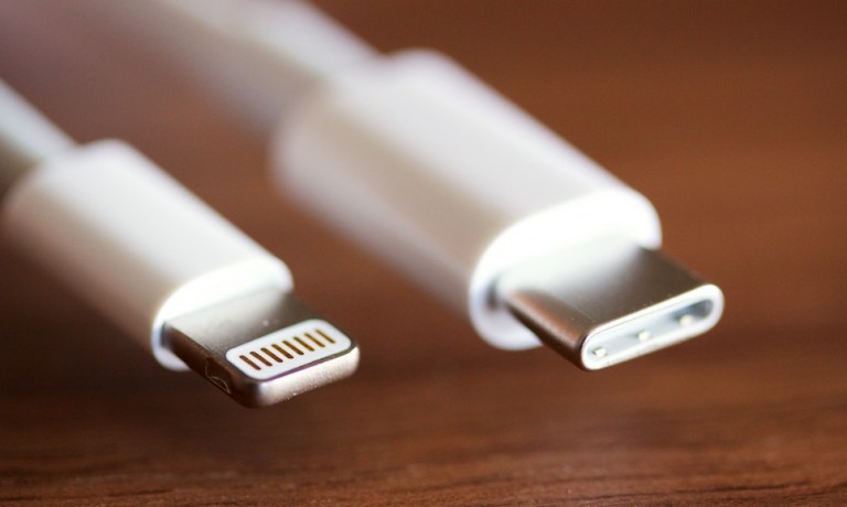 WSJ: Πιθανή αντικατάσταση της Lightning θύρας με USB-C στο νέο iPhone