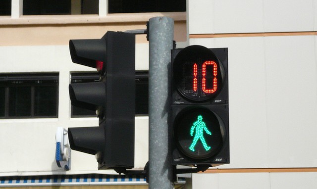 LED τεχνολογία και αντίστροφη μέτρηση για πεζούς, σύντομα σε φωτεινούς σηματοδότες