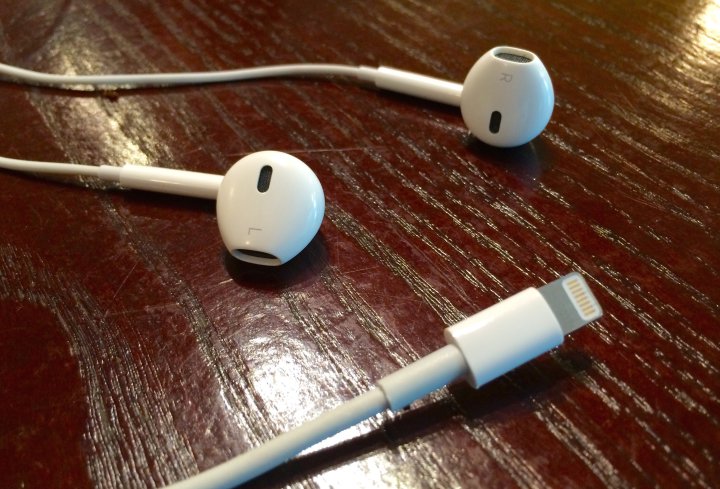 Η Apple υπόσχεται fix για το bug που επηρρεάζει τα Lightning headphone controls