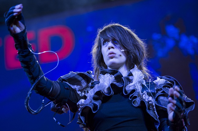 Η Imogen Heap φέρνει τα μουσικά γάντια της στο Kickstarter