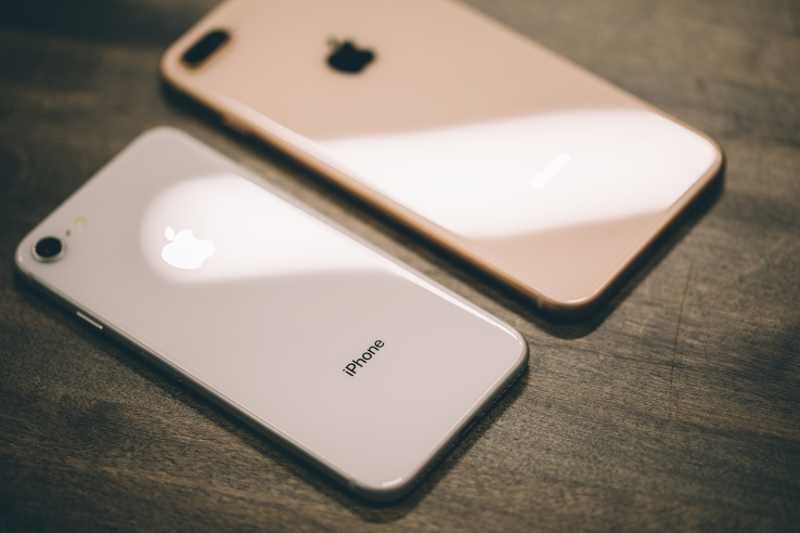 Η Apple ερευνά αναφορές για διογκωμένες μπαταρίες στο iPhone 8