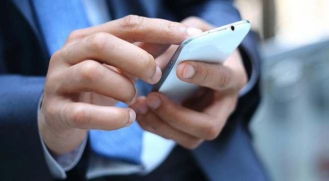 Εξίσου σημαντικό ή και πιο σημαντικό σήμερα το smartphone από τους φίλους