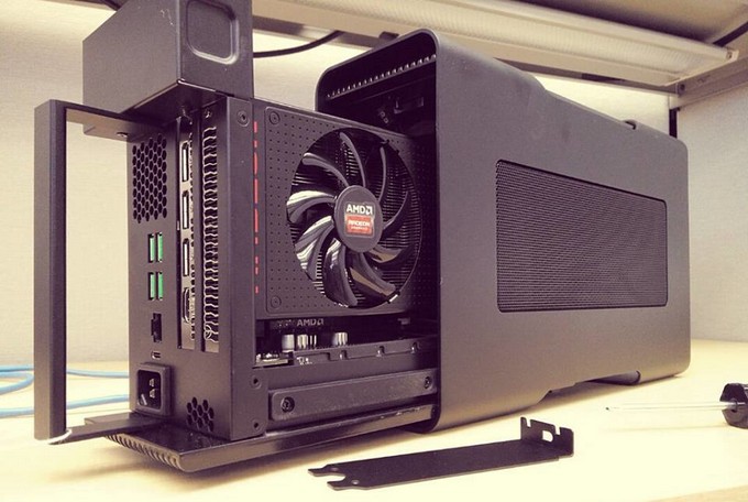 Η AMD θέλει να καθιερώσει το πρότυπο Universal External Graphics