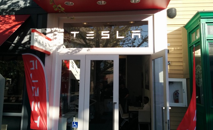 Η Google συμφώνησε να αγοράσει τη Tesla το 2013