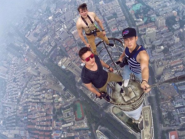 Ο θάνατος από τις selfie αποτελεί ένα διαρκώς αυξανόμενο φαινόμενο παγκοσμίως