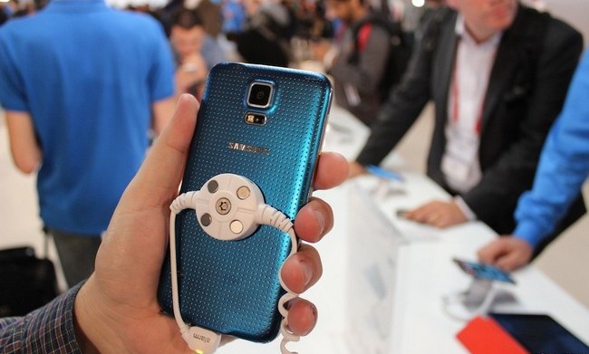 Το Galaxy S5 από σήμερα στα ράφια των καταστημάτων