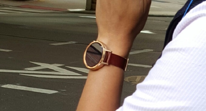Η δεύτερη έκδοση του Moto 360 κάνει την εμφάνιση της
