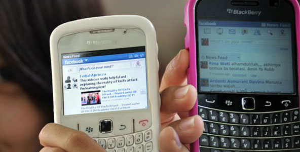 NYT: Το Facebook ετοιμάζει smartphone με πρωην εργαζομένους της Apple