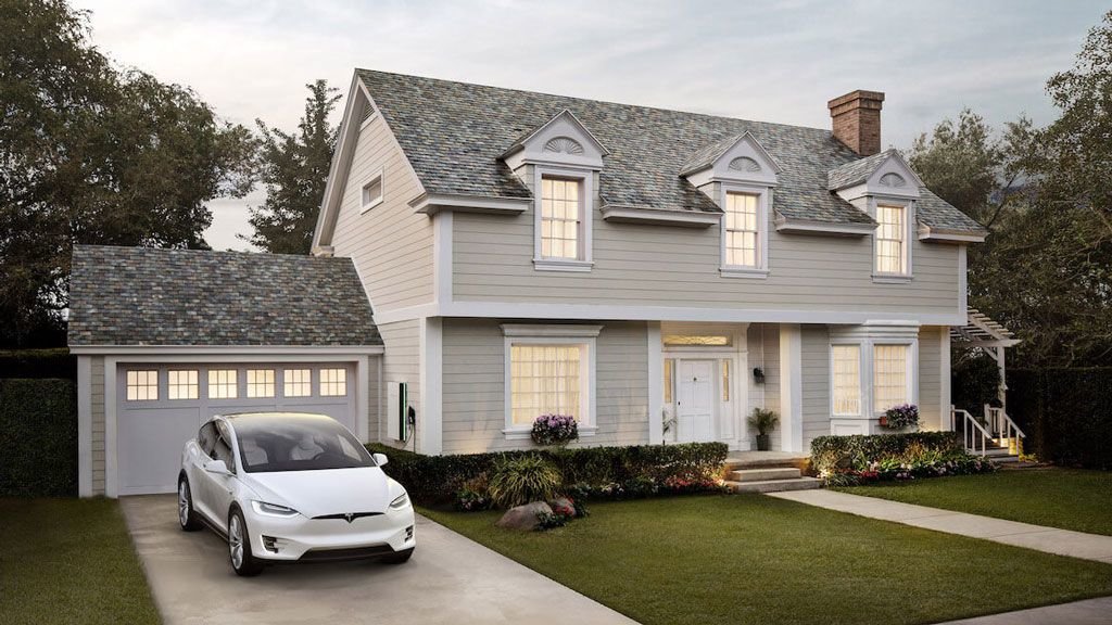 Σε παραγωγή τα «ηλιακά κεραμίδια» από την Tesla