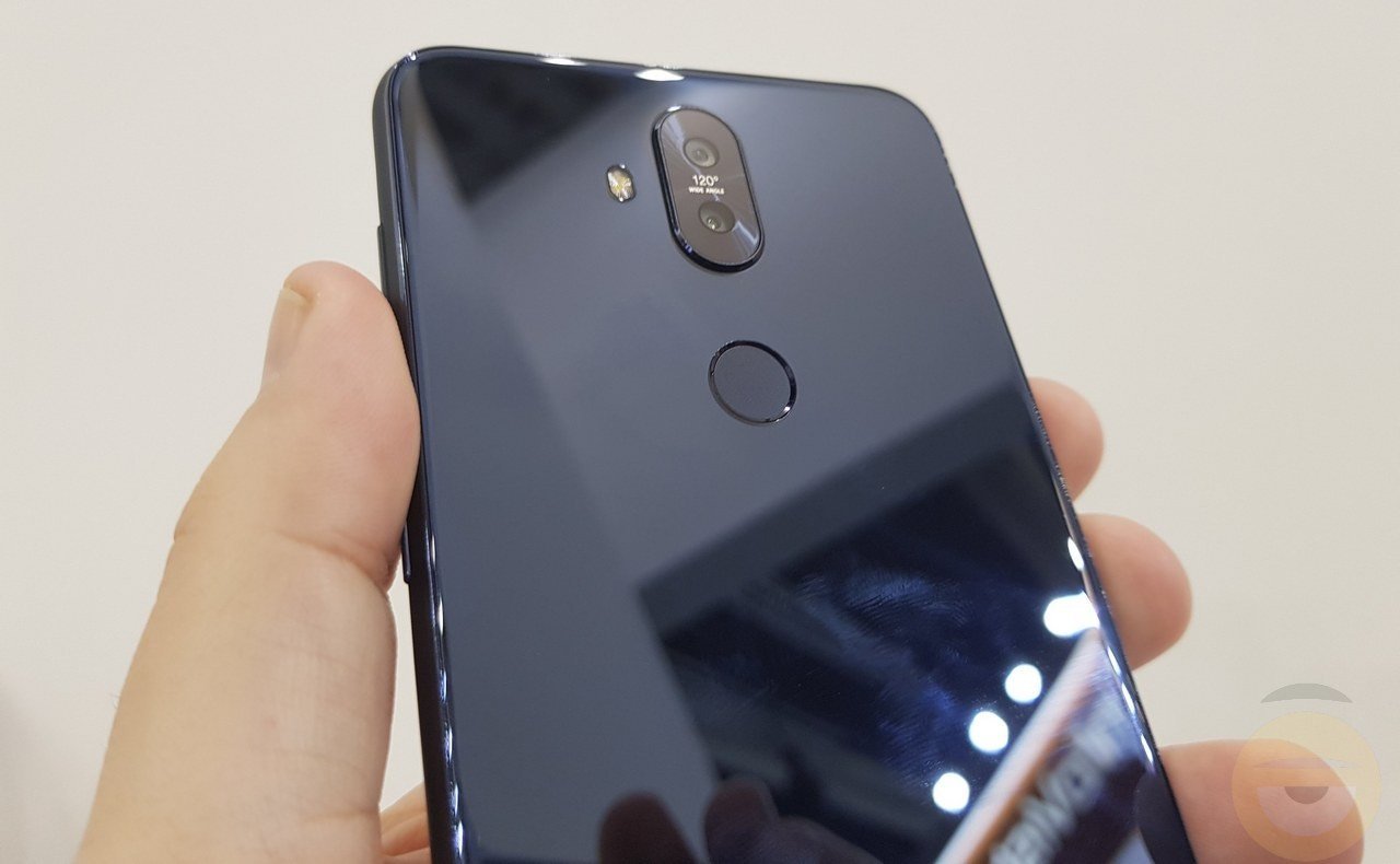 Το ASUS Zenfone 5 Lite είναι τετρακάμερο και με 6 ιντσών οθόνη 18:9