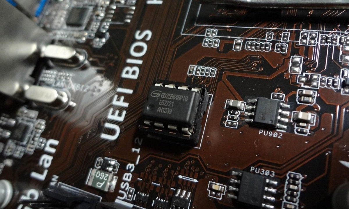 Νέα ευπάθεια στην πλατφόρμα της Intel επιτρέπει σε malware να διαγράψει ή να τροποποιήσει το UEFI BIOS
