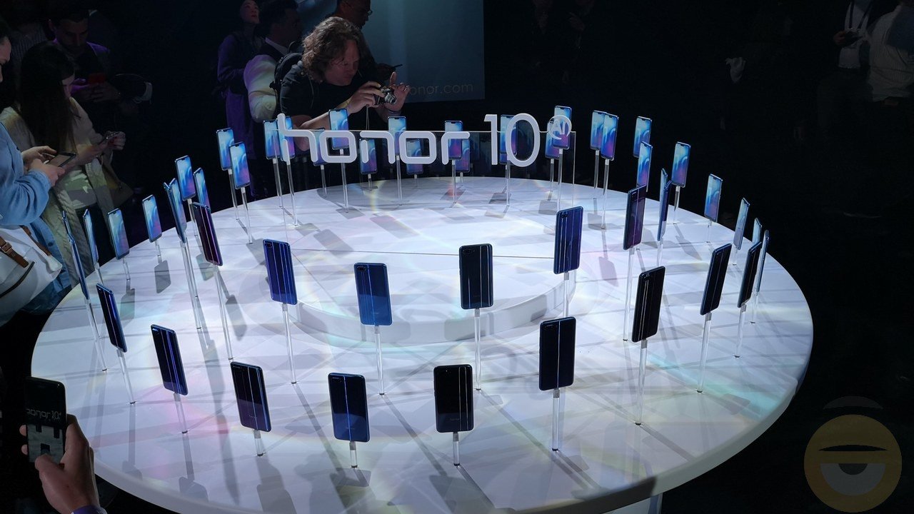 Περισσότερες πληροφορίες για "Honor 10, με ξεχωριστή εμφάνιση, διπλή ΑΙ κάμερα και Kirin 970"