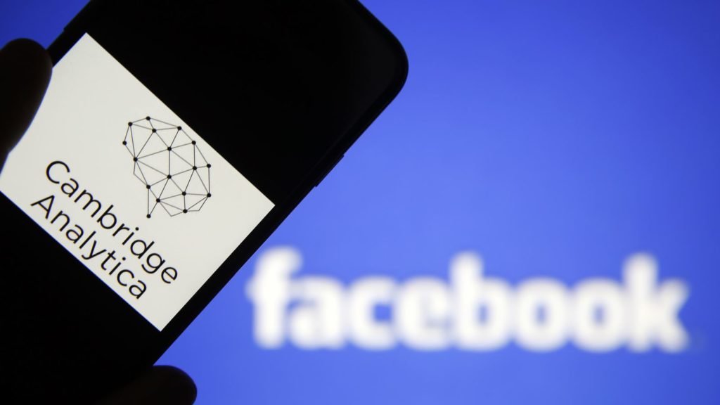 «Λουκέτο» στην Cambridge Analytica και τη μητρική της εταιρεία