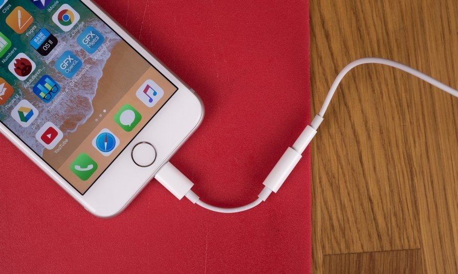 Τα νέα iPhone XS, XS Max και XR δεν διαθέτουν στη συσκευασία τους "lightning-to-3.5mm" adapter