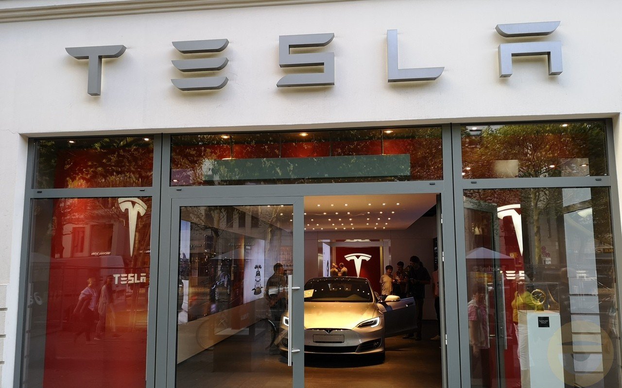 Ο Elon Musk αναγκάζεται να αποχωρήσει από Πρόεδρος της Tesla, παραμένει CEO