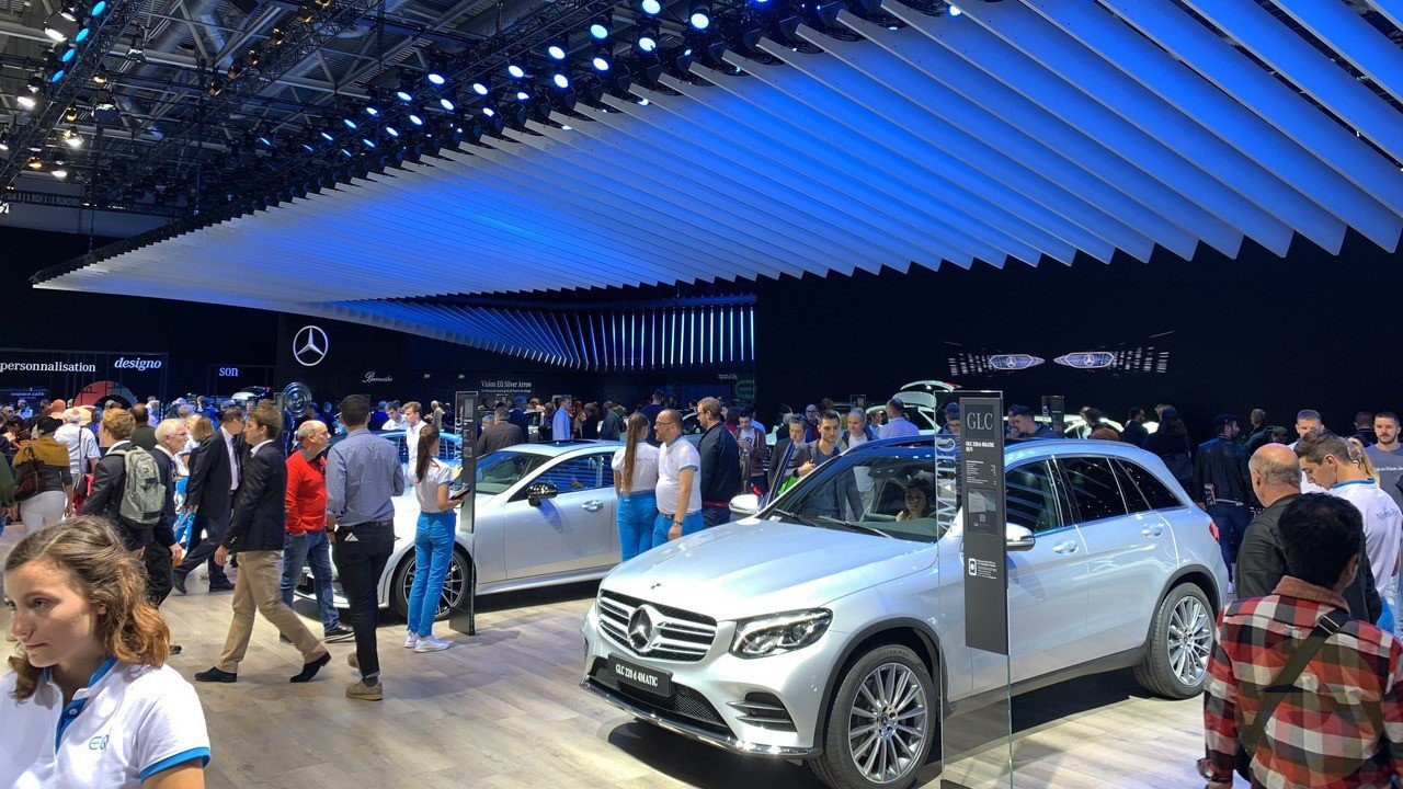 Βλέποντας από κοντά τα Mercedes Benz EQ και EQC 400 στο Σαλόνι Παρισιού