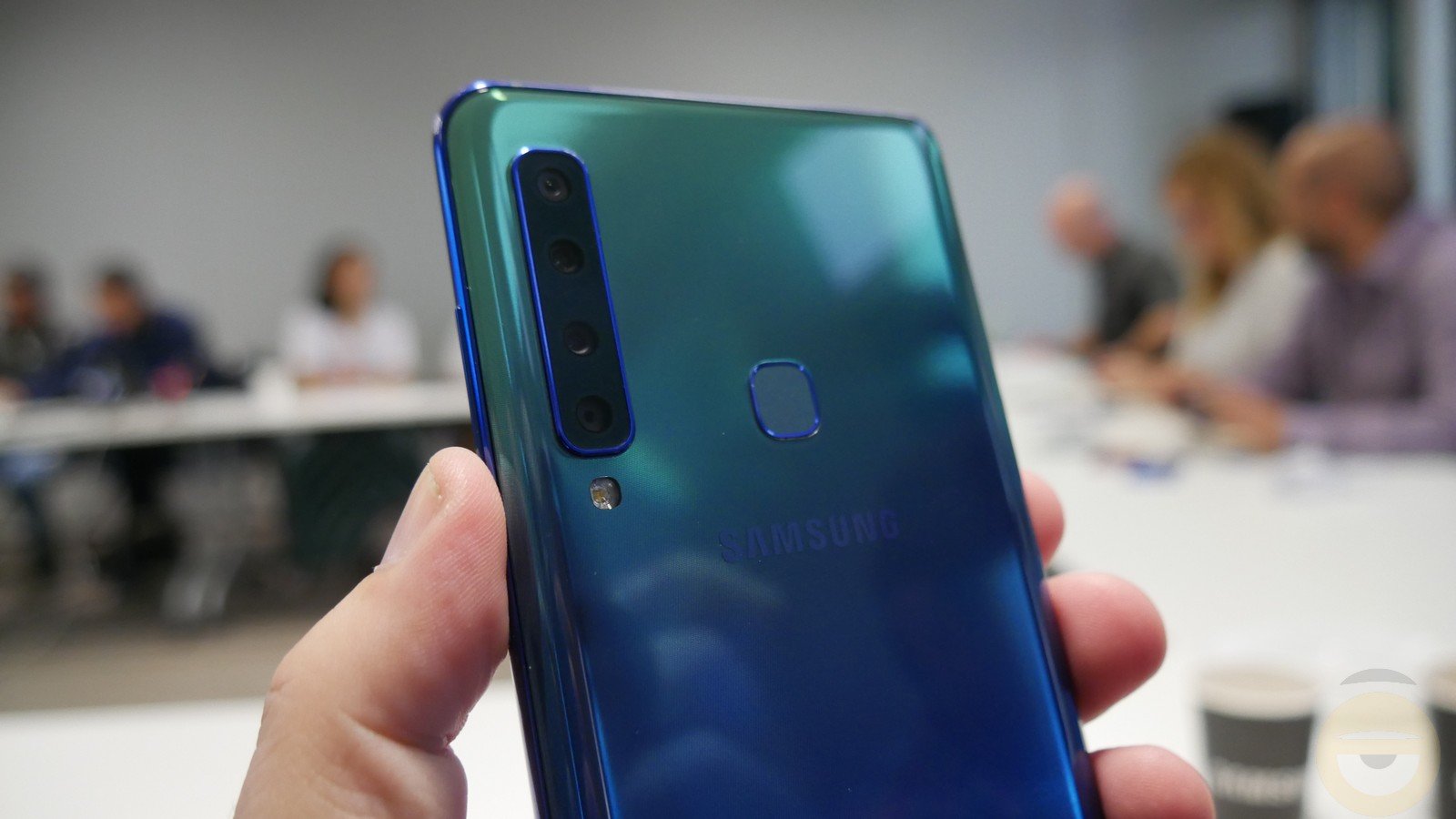 Πρώτη επαφή με το Galaxy A9, το πρώτο smartphone με τέσσερις κάμερες (video)