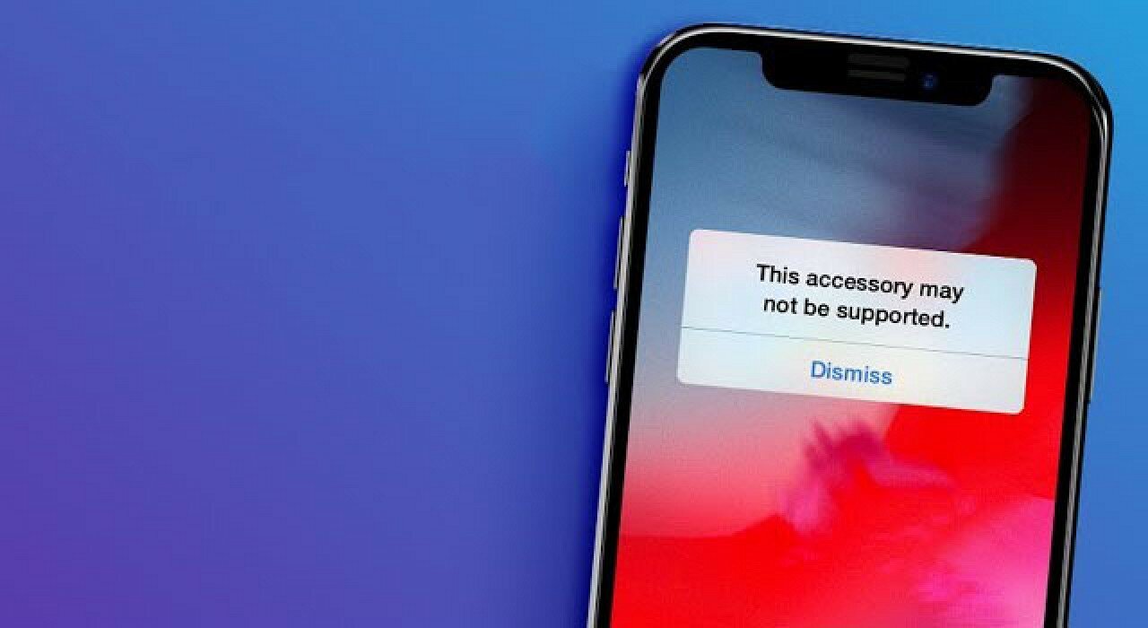 Αντιμέτωπη με συλλογική αγωγή η Apple επειδή εξανάγκαζε πελάτες της να αγοράζουν νέους φορτιστές για το iPhone