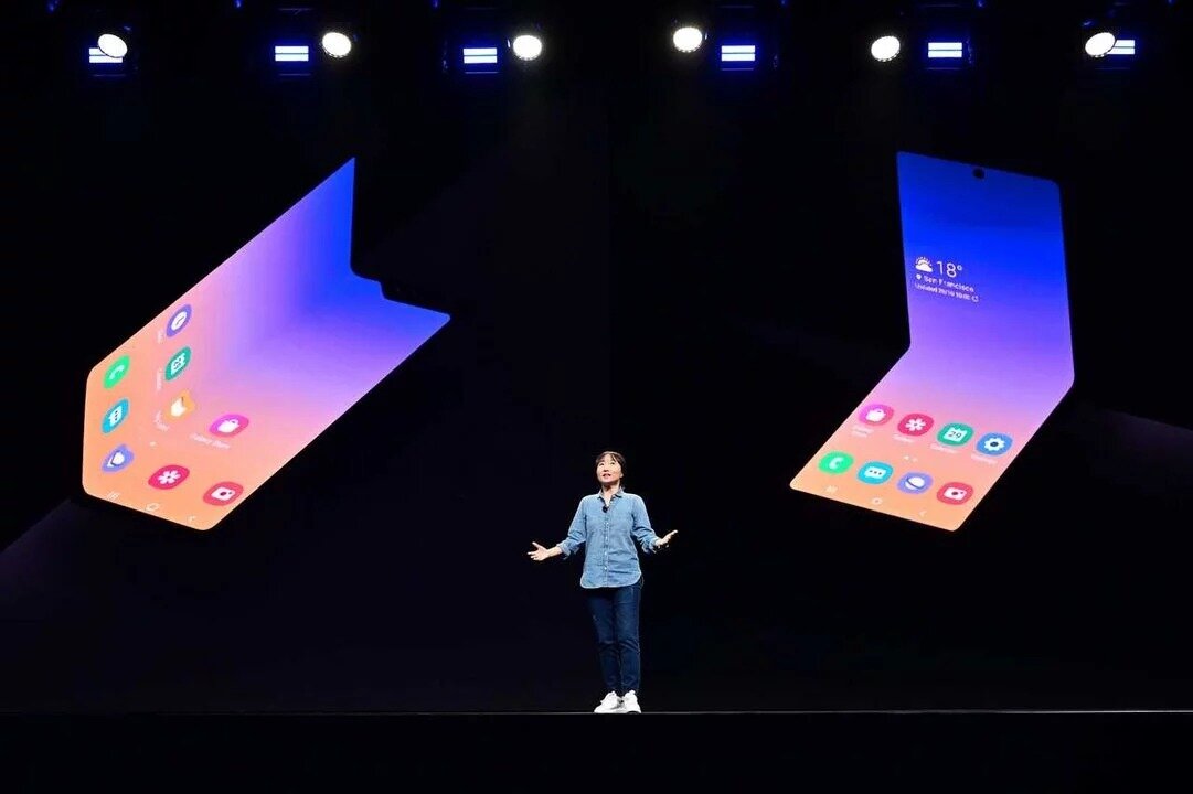 Το επόμενο αναδιπλούμενο smartphone της Samsung θα θυμίζει RAZR
