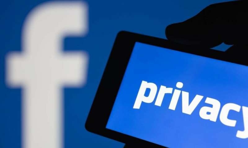 Το Facebook χρησιμοποιεί μυστικά την κάμερα του iPhone καθώς διαβάζεις updates