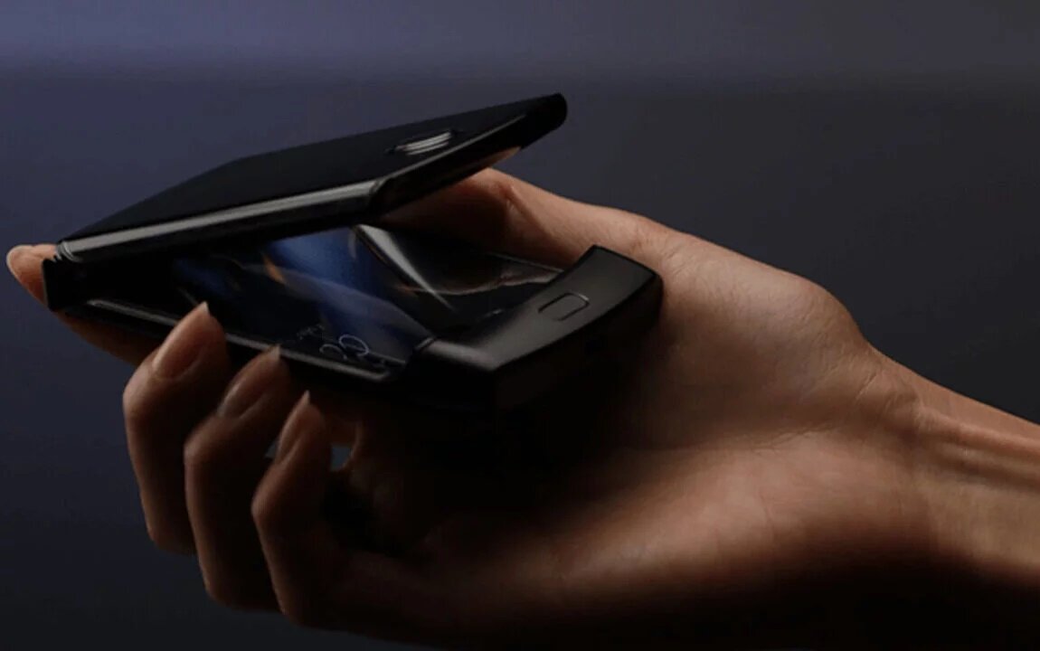 Διέρρευσαν φωτογραφίες και specs του RAZR της Motorola με την αναδιπλούμενη οθόνη