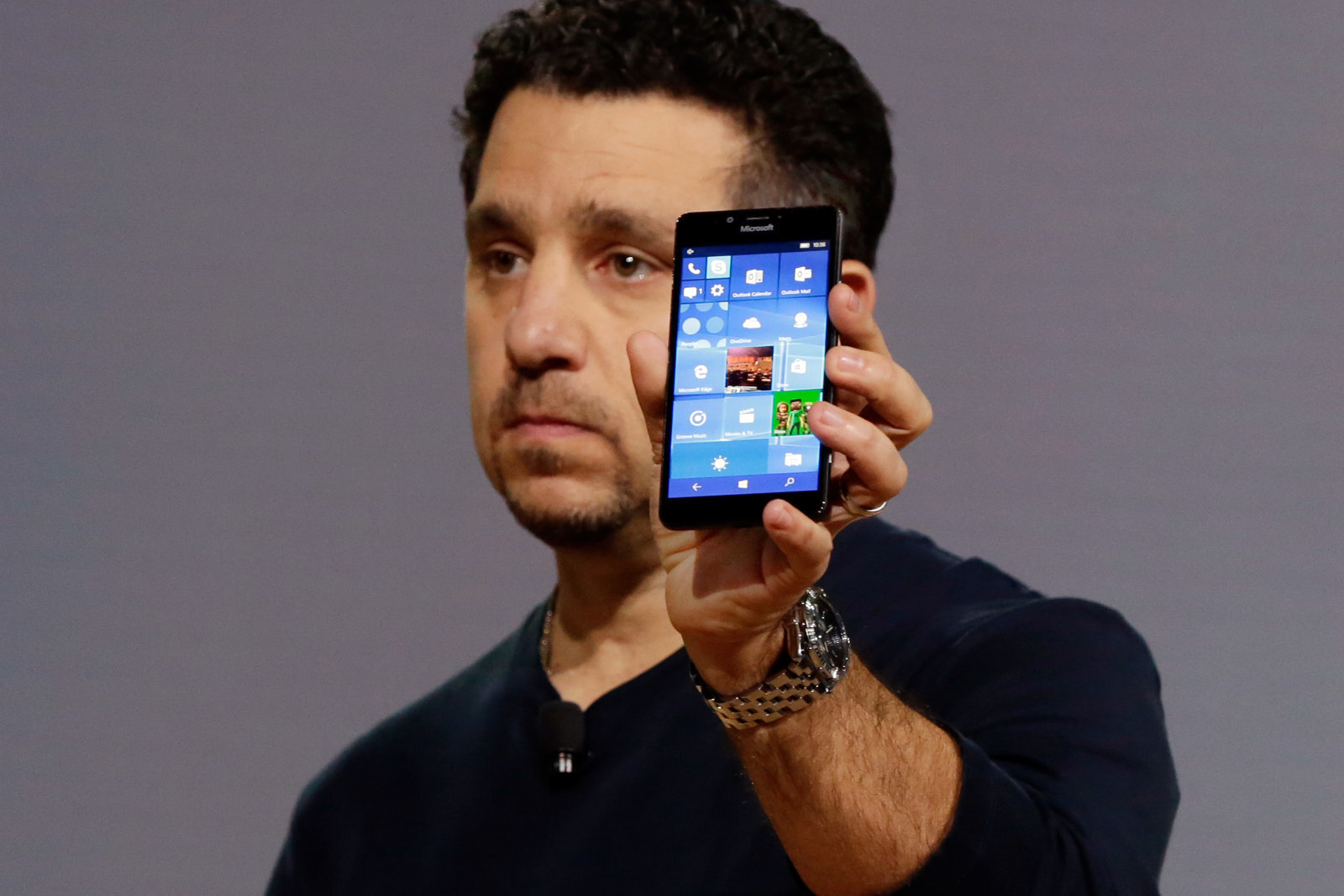 Η Microsoft θα τερματίσει την υποστήριξη των apps του Office για τα Windows 10 Mobile το 2021
