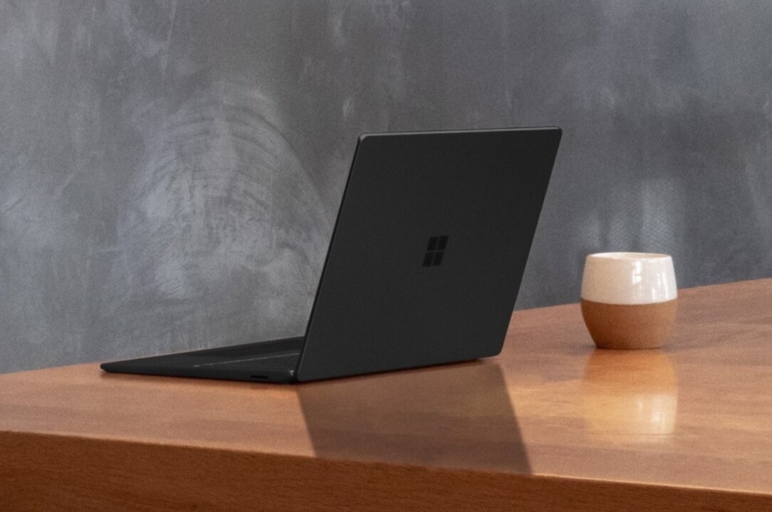 Τα Surface δεν έχουν θύρα Thunderbolt για λόγους ασφαλείας