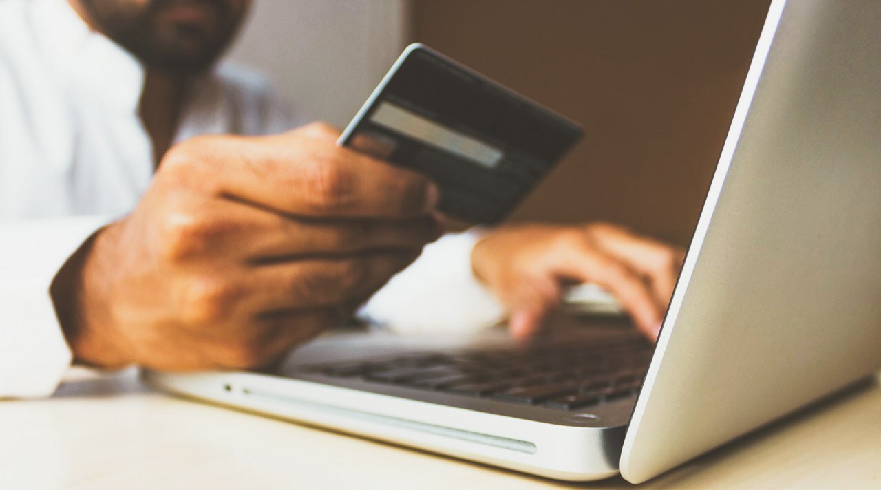 Πρόστιμα €330.000 σε πέντε e-shops από τη Γενική Γραμματεία Εμπορίου & Προστασίας του Καταναλωτή