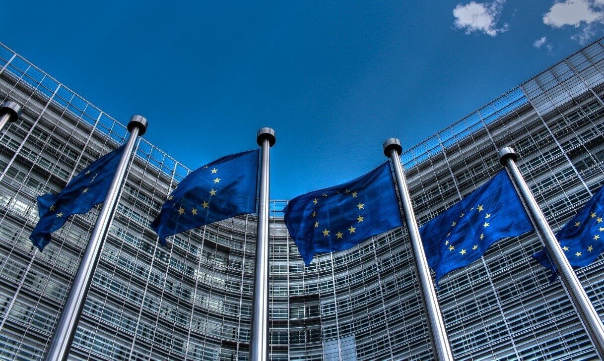 Οι εταιρίες social media διαχειρίζονται ορθά τη ρητορική μίσους, σύμφωνα με την ΕΕ