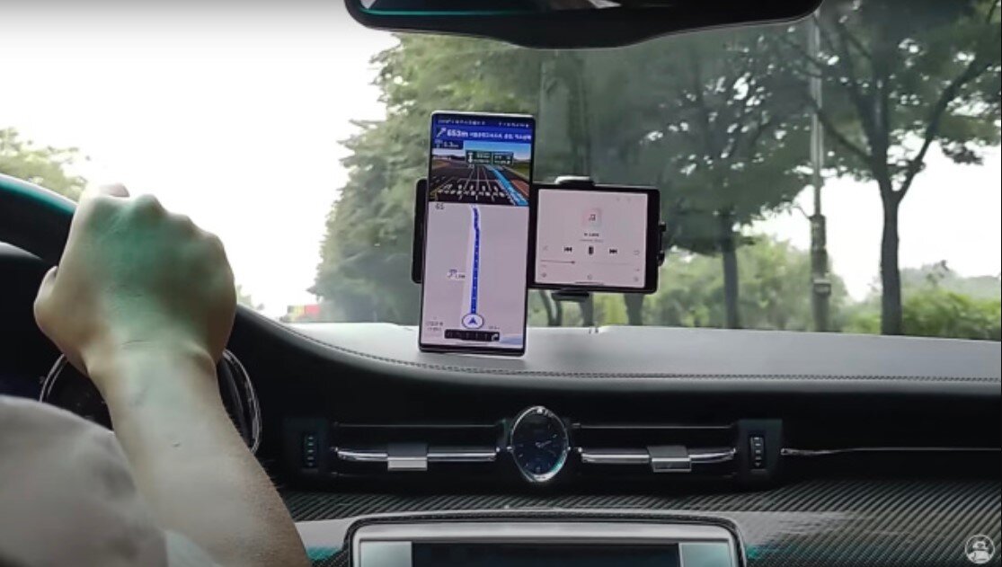 Το smartphone LG Wing διαθέτει δεύτερη αναδιπλούμενη οθόνη