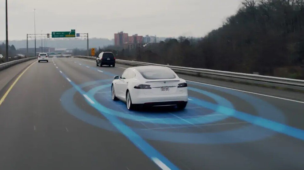 Η Tesla υποσχέθηκε πλήρη αυτόνομη οδήγηση και τελικά φέρνει μία beta στις 20 Οκτωβρίου